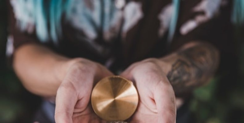 Загадочный талисман, который тянет на себя внимание сильнее, чем вы думаете