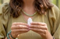 Оберег для женщин-Тельцов: какой талисман притянет удачу и защитит от бед?