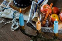 Денежный ритуал с семью свечами в еврейском подсвечнике — пошаговое описание и советы