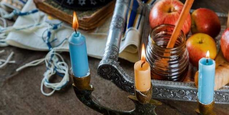 Денежный ритуал с семью свечами в еврейском подсвечнике — пошаговое описание и советы