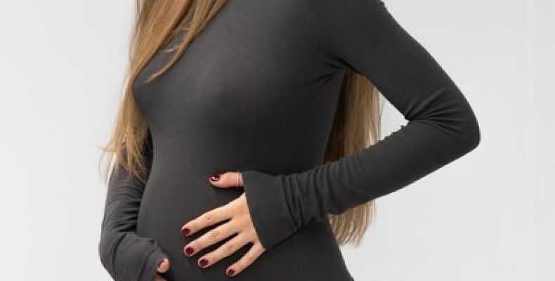 Тянет где пупок при беременности: опасно или нормально? Объясняет врач