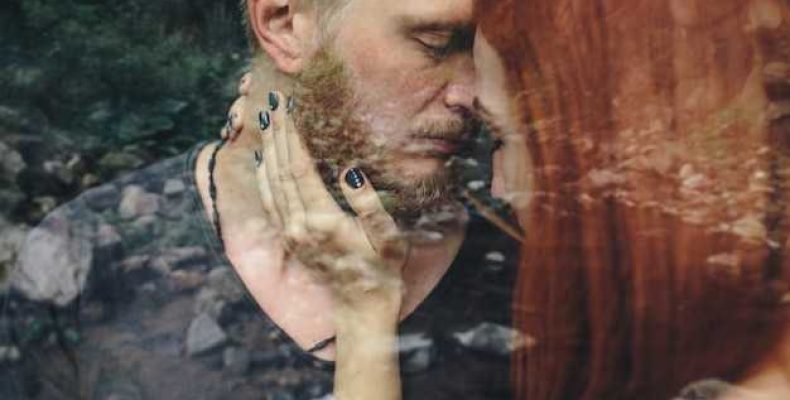 Гадание на воске — как правильно гадать с водой и деревом