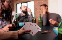 История карточных игр — карточные масти и причины играть в карты