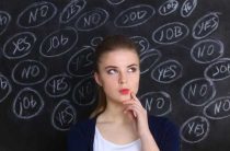 К чему чешется правая скула и правая щека — приметы и толкования