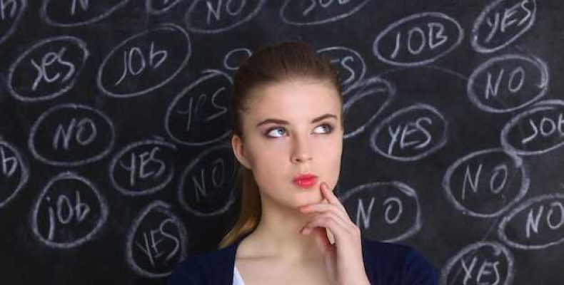 К чему чешется правая скула и правая щека — приметы и толкования