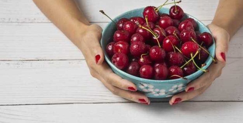 К чему снится есть крупную вишню и собирать вишни — толкование снов