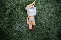 К чему снится ходить по зеленой траве — значение и толкование снов