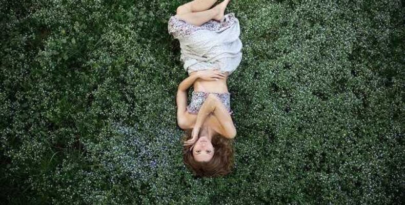 К чему снится ходить по зеленой траве — значение и толкование снов