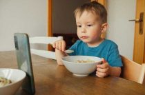 Как едят дети видео