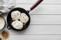 Как готовить сырники из творога на сковороде простой рецепт с мукой с яйцом