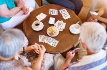 Как играть в карточную игру Старая дева — правила и стратегии