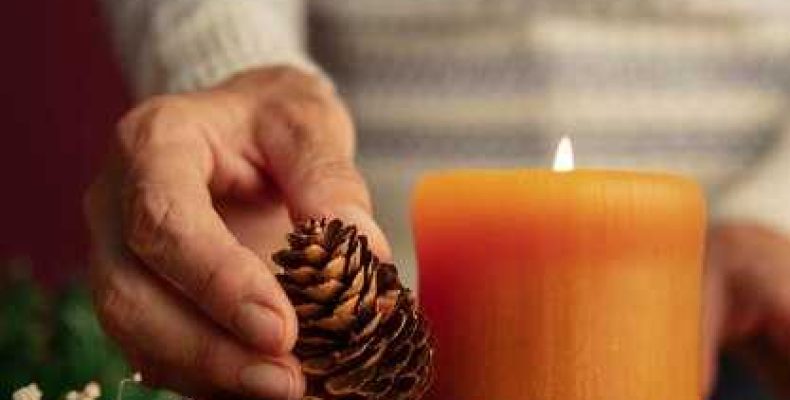 Как изготовить восковую церковную свечу и что делать с остатками