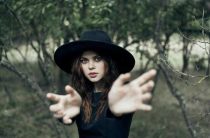 Как распознать ведьму — признаки, предупреждающие о зло и методы борьбы