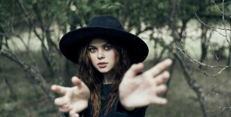 Как распознать ведьму — признаки, предупреждающие о зло и методы борьбы