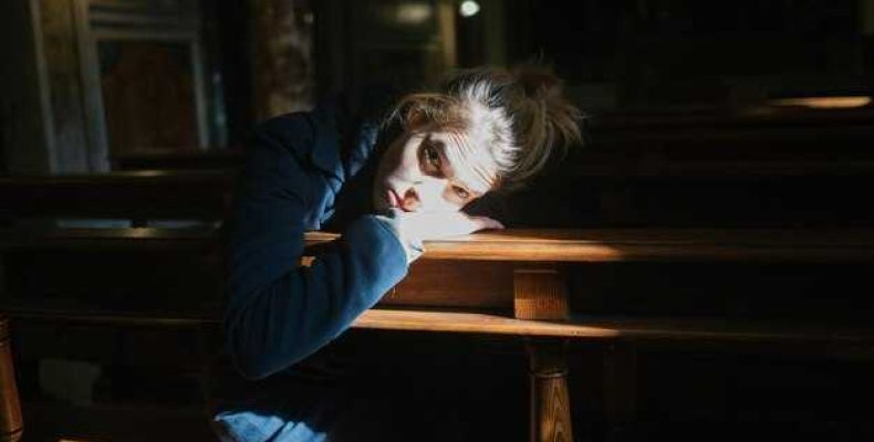 Как снять испуг у ребенка — метод выливания воска и молитва от испуга