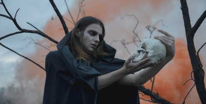 Как стать демоном прямо сейчас — кто такие демоны и как они проникают в нашу жизнь