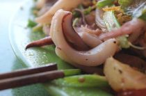 Как сварить кальмары на салат