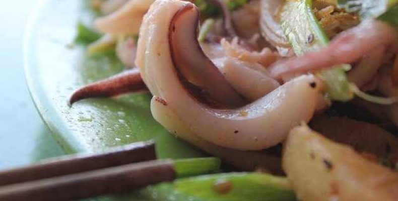 Как сварить кальмары на салат