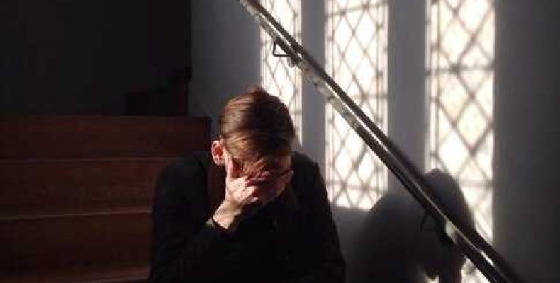 Кому молиться при унынии и депрессии — мощные советы и молитвы