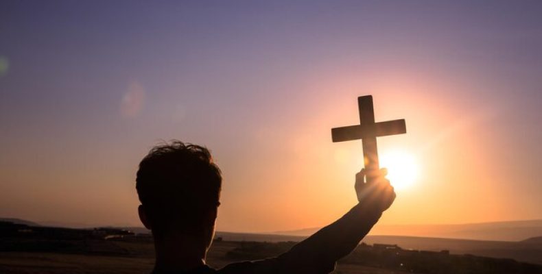 Почему крестик оберегает далеко не всех: 5 мистических правил, о которых молчат в церкви