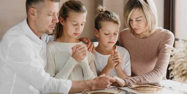 Молитва о спасении семьи от развода — как православная молитва помогает в трудные времена