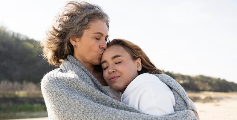 Материнская молитва о дочери: самый сильный оберег, который всегда с ней