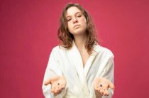 На какой руке смотреть линию жизни у женщин — полное руководство