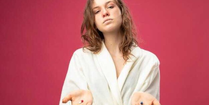 На какой руке смотреть линию жизни у женщин — полное руководство