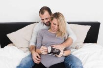 На каком сроке беременности можно услышать сердцебиение