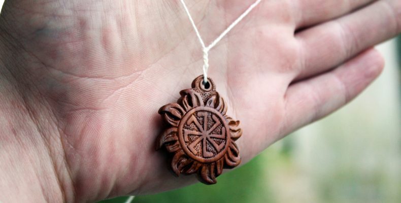 Оберег цены: как древний символ защищает ваш кошелек и притягивает выгодные покупки