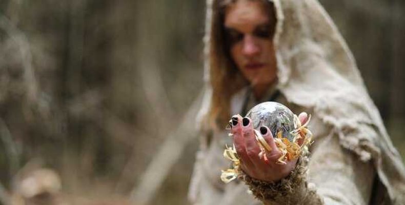 Перед рождением Скорпиона — Кто умирает, и как это связано с загадочной сказкой