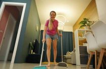 Перед выходом из дома — народные приметы об уборке и когда этого делать нельзя