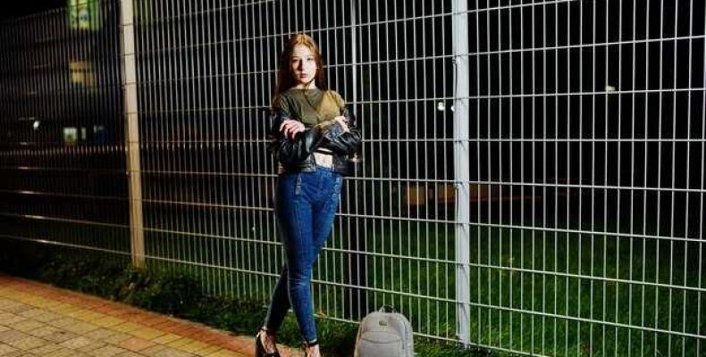 Перелазит через забор во сне — к чему снится забор по соннику