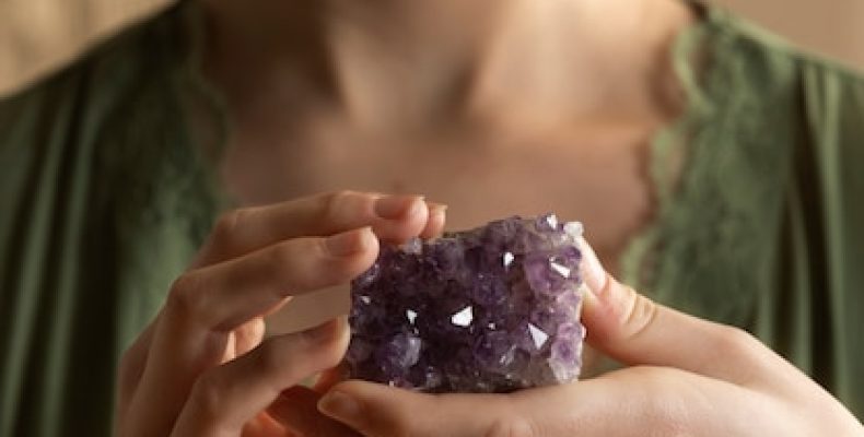 Камень талисман для Рыб: какой выбрать, чтобы поймать удачу за хвост