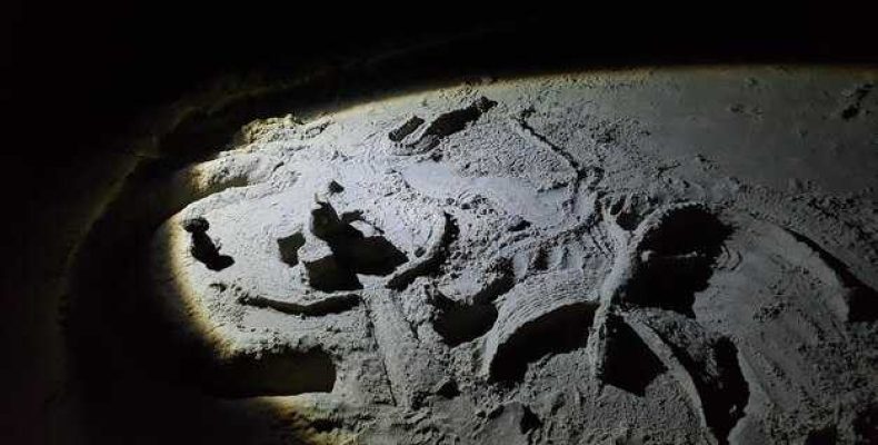 Почему Луну называют спутником Земли? Узнайте причины и факты о ее роли