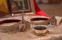 Почему облачение кардинала Католической церкви красного цвета — символика и значение