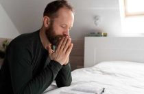 Почему зевота возникает во время чтения молитвы — причины и последствия