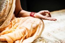 Полза мантры Ваджра Гуру — Объяснение слогов и правильное чтение мантры, посвященной Гуру Ринпоче