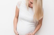 Болит живот на ранних сроках беременности: когда терпеть нельзя, а когда это норма
