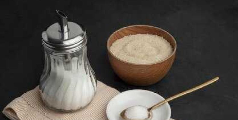 Рассыпается сахар на стол — приметы и их значение