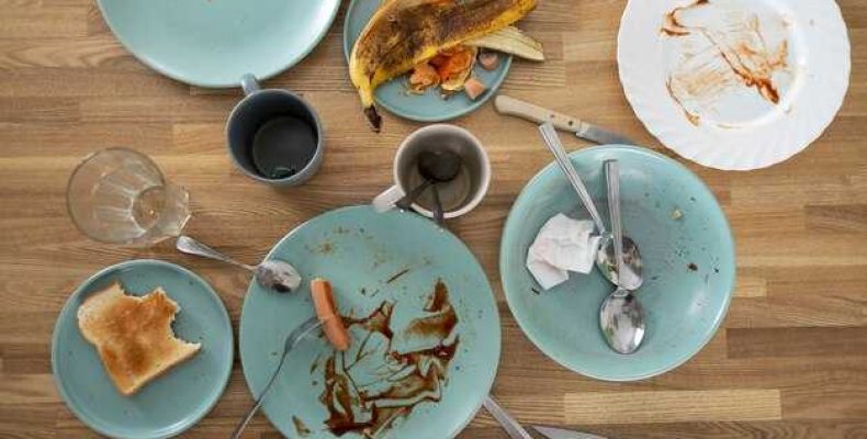 Разбитая тарелка — народные приметы и суеверия — что это значит?