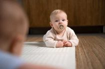 Ребенок 2 месяца что должен уметь