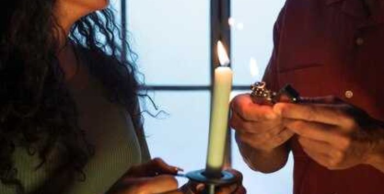 Самый сильный заговор на любовь — приворот на церковные свечи