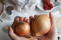 Сонник — К чему снится лук репчатый на грядке и на рынке? Узнайте значение ваших снов!