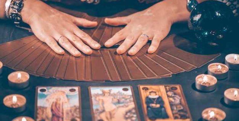 Старинное гадание на картах — Что было, что будет — чем сердце успокоится?