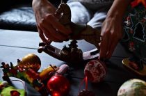 Святочные гадания на Руси — традиции, загадки и сроки проведения