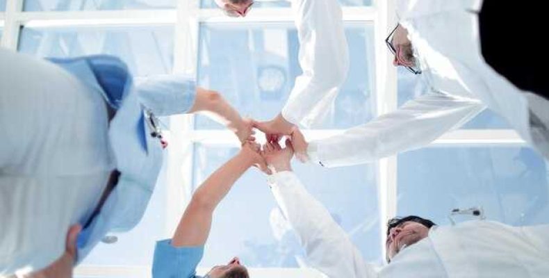 Святой покровитель врачей и хирургов — кто он и как обретает защиту