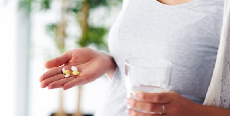 Можно ли парацетамол при беременности во 2 триместре? Отвечаем честно