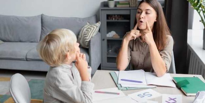 В каком возрасте ребенок должен говорить словами