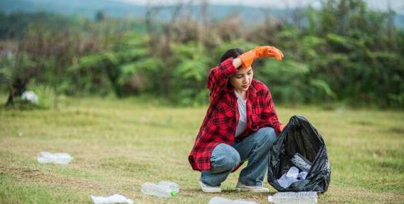 Выносить мусор в день отъезда — приметы и суеверия, почему это нельзя делать